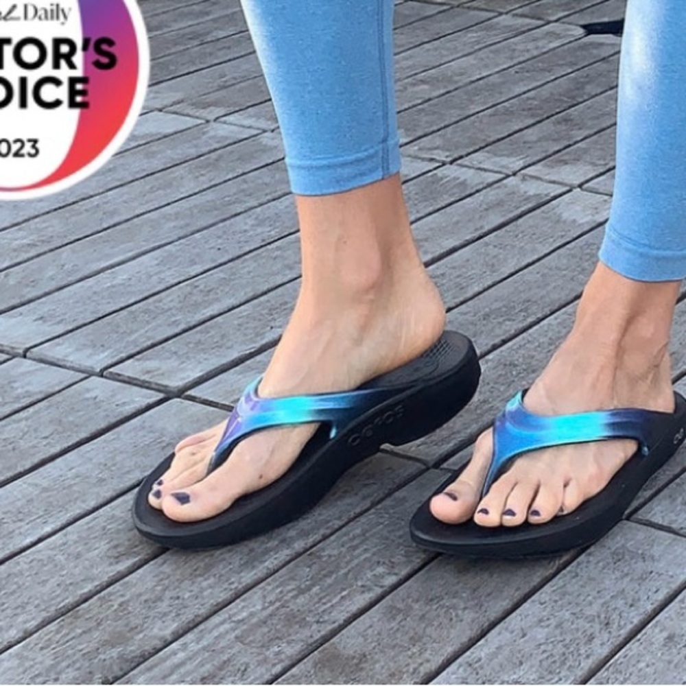 OOFOS WOMEN'S OOLALA LUXE SANDAL - ATLANTIS - Size 7